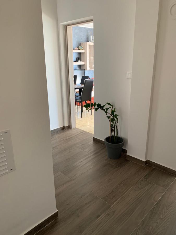 App Maria 1 Apartment Zambratija  Exterior photo