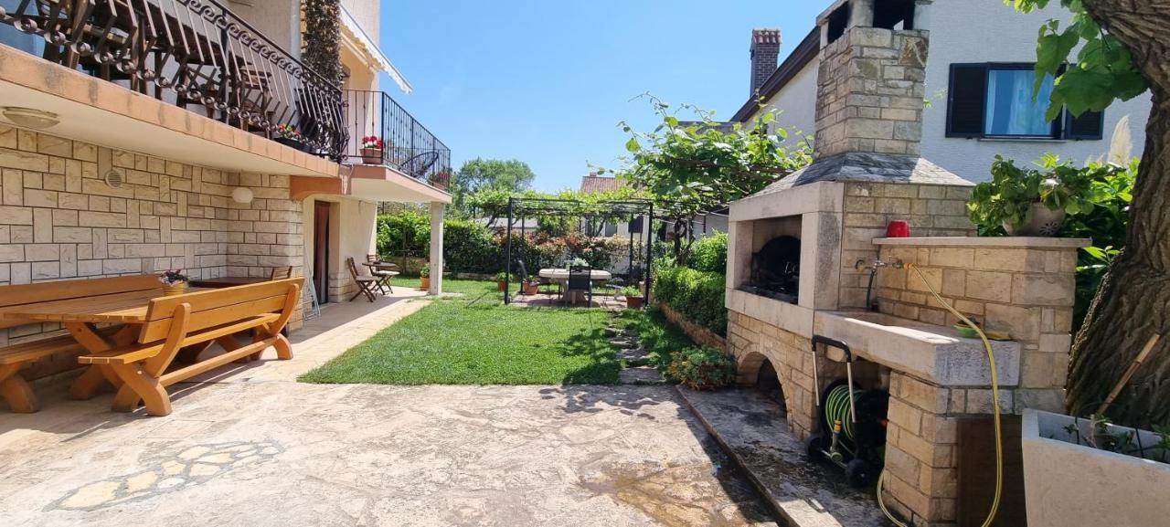 App Maria 1 Apartment Zambratija  Exterior photo